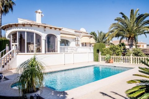 Villa en venta en Calpe, Alicante, España 4 dormitorios, 307 m2 No. 42131 - foto 1