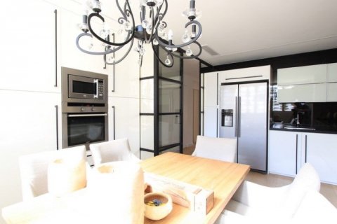 Casa adosada en venta en Alicante, España 4 dormitorios, 360 m2 No. 45187 - foto 9