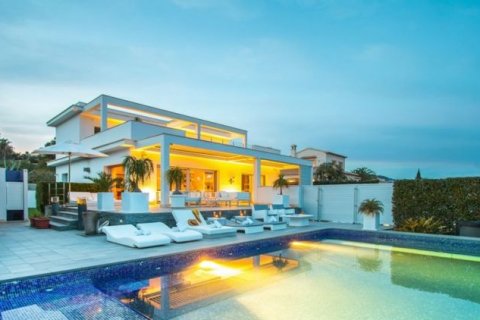 Villa en venta en Calpe, Alicante, España 4 dormitorios, 434 m2 No. 43827 - foto 1
