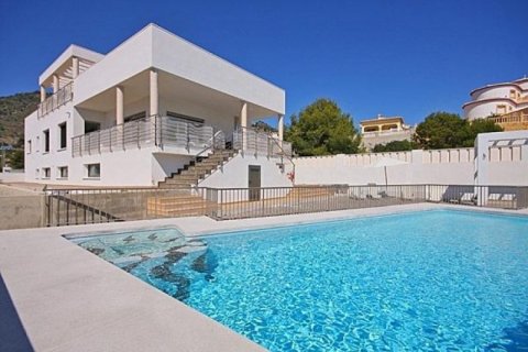 Villa en venta en Calpe, Alicante, España 5 dormitorios, 260 m2 No. 45628 - foto 1