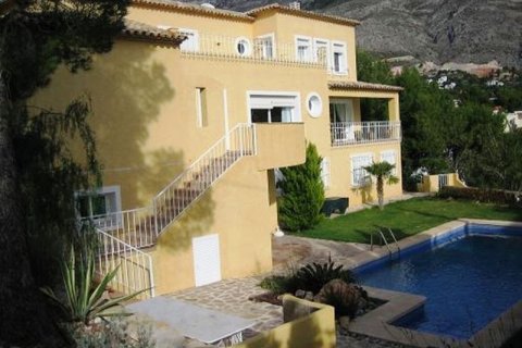 Villa en venta en Altea, Alicante, España 8 dormitorios, 500 m2 No. 46104 - foto 1