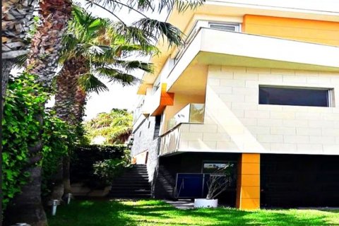 Villa en venta en Alicante, España 5 dormitorios, 530 m2 No. 44635 - foto 1