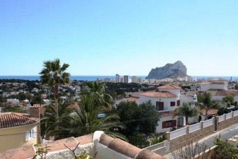 Villa en venta en Calpe, Alicante, España 4 dormitorios, 300 m2 No. 45624 - foto 1