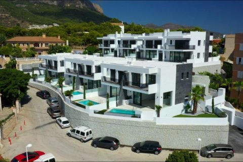 Casa adosada en venta en Calpe, Alicante, España 3 dormitorios, 307 m2 No. 41612 - foto 2