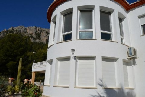 Villa en venta en Calpe, Alicante, España 4 dormitorios, 600 m2 No. 45971 - foto 7