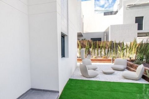 Casa adosada en venta en Villamartin, Alicante, España 3 dormitorios, 147 m2 No. 42214 - foto 2
