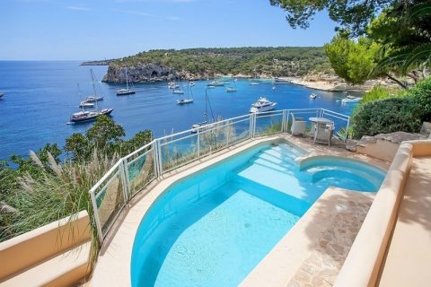 Villa en venta en Sol De Mallorca, Mallorca, España 6 dormitorios, 307 m2 No. 44969 - foto 1
