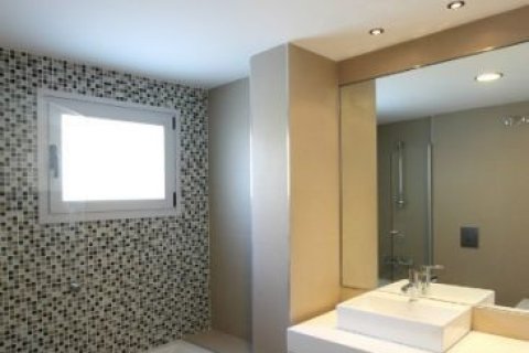 Apartamento en venta en Benidorm, Alicante, España 2 dormitorios, 85 m2 No. 46108 - foto 2