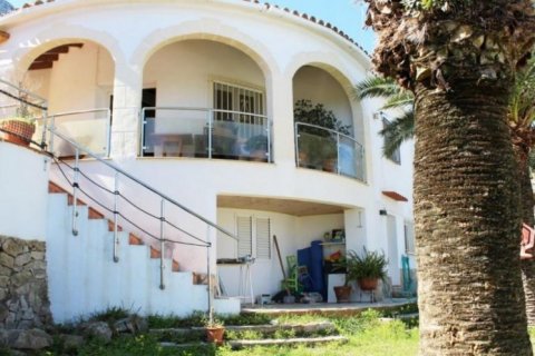 Villa en venta en Dénia, Alicante, España 5 dormitorios, 220 m2 No. 45272 - foto 1