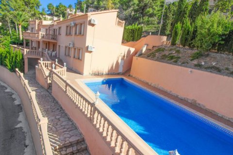 Villa en venta en Calpe, Alicante, España 8 dormitorios, 320 m2 No. 44475 - foto 2