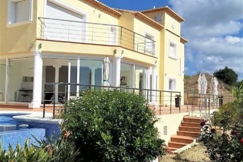 Villa en venta en Calpe, Alicante, España 3 dormitorios, 250 m2 No. 45532 - foto 1