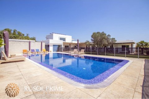 Villa en venta en Sant Lluis, Menorca, España 6 dormitorios, 300 m2 No. 47403 - foto 1