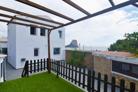 Villa en venta en Calpe, Alicante, España 4 dormitorios, 231 m2 No. 43818 - foto 2