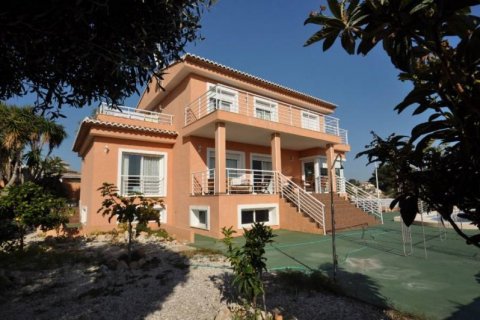 Villa en venta en Calpe, Alicante, España 4 dormitorios, 370 m2 No. 43760 - foto 2