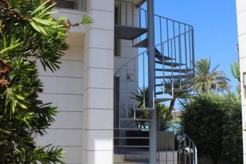 Villa en venta en Alicante, España 5 dormitorios, 350 m2 No. 44757 - foto 8