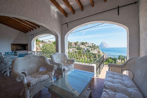 Villa en venta en Calpe, Alicante, España 4 dormitorios, 220 m2 No. 43736 - foto 1