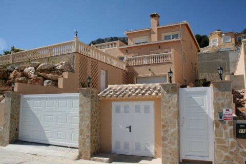 Villa en venta en Calpe, Alicante, España 5 dormitorios, 300 m2 No. 45607 - foto 4