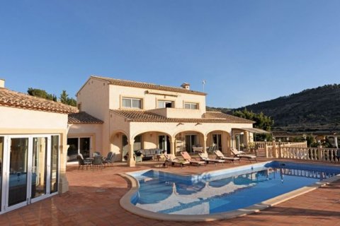 Villa en venta en Calpe, Alicante, España 3 dormitorios, 365 m2 No. 44231 - foto 2