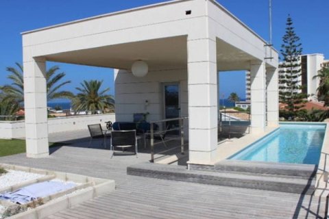 Villa en venta en Alicante, España 5 dormitorios, 350 m2 No. 44757 - foto 1
