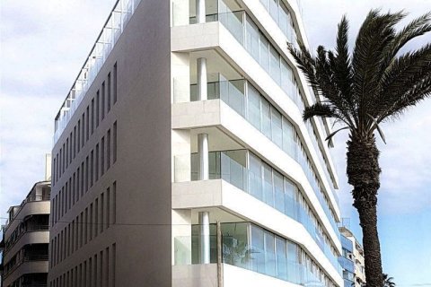 Apartamento en venta en Torrevieja, Alicante, España 3 dormitorios, 154 m2 No. 43368 - foto 2