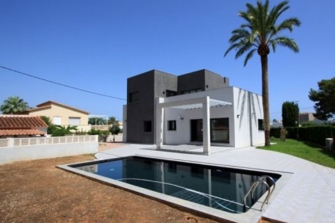 Villa en venta en Dénia, Alicante, España 5 dormitorios, 289 m2 No. 45506 - foto 1