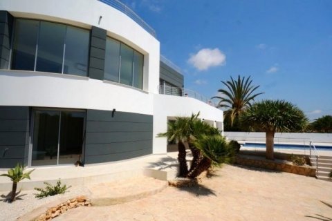 Villa en venta en Calpe, Alicante, España 4 dormitorios, 240 m2 No. 44309 - foto 2