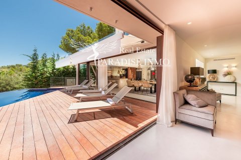 Villa en venta en Santa Eulalia Del Rio, Ibiza, España 6 dormitorios, 572 m2 No. 47623 - foto 2