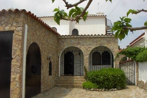 Villa en venta en Roses, Gerona, España 2 dormitorios, 121 m2 No. 41408 - foto 2