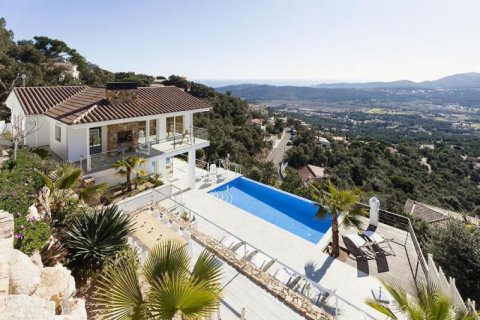 Villa en venta en Lloret de Mar, Gerona, España 240 m2 No. 45718 - foto 1