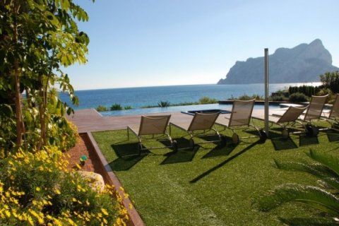 Villa en venta en Calpe, Alicante, España 4 dormitorios, 650 m2 No. 45111 - foto 6