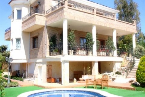 Villa en venta en Quesada, Jaén, España 4 dormitorios, 364 m2 No. 45380 - foto 1