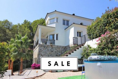 Villa en venta en Altea, Alicante, España 4 dormitorios, 365 m2 No. 45469 - foto 1