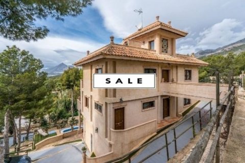 Villa en venta en Altea, Alicante, España 4 dormitorios, 400 m2 No. 45444 - foto 1