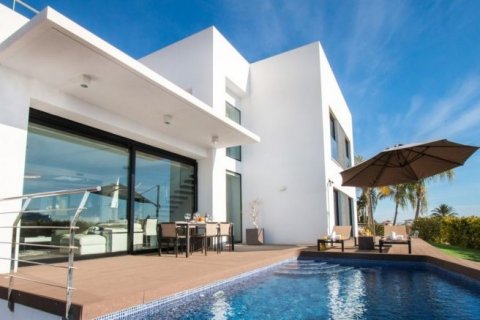 Villa en venta en Calpe, Alicante, España 5 dormitorios, 241 m2 No. 44264 - foto 1