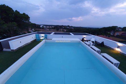 Villa en venta en Caldes de Malavella, Gerona, España 6 dormitorios, 320 m2 No. 40917 - foto 4