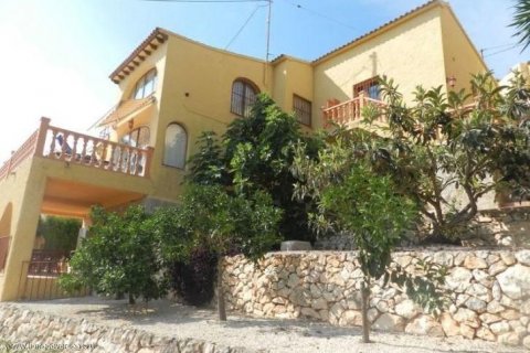 Villa en venta en Calpe, Alicante, España 5 dormitorios, 230 m2 No. 45024 - foto 2