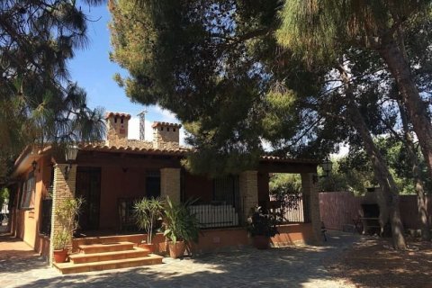 Villa en venta en El Campello, Alicante, España 5 dormitorios, 370 m2 No. 43996 - foto 1