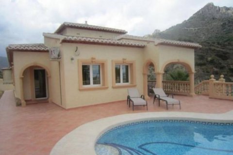 Villa en venta en Calpe, Alicante, España 3 dormitorios, 205 m2 No. 45929 - foto 4