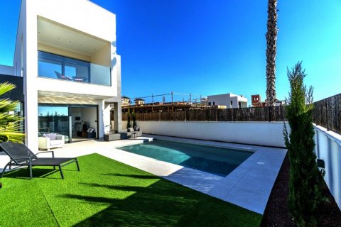 Villa en venta en Santa Pola, Alicante, España 3 dormitorios, 272 m2 No. 45252 - foto 2