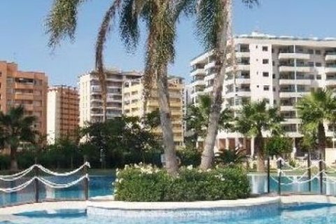 Apartamento en venta en Benidorm, Alicante, España 2 dormitorios, 96 m2 No. 44441 - foto 1