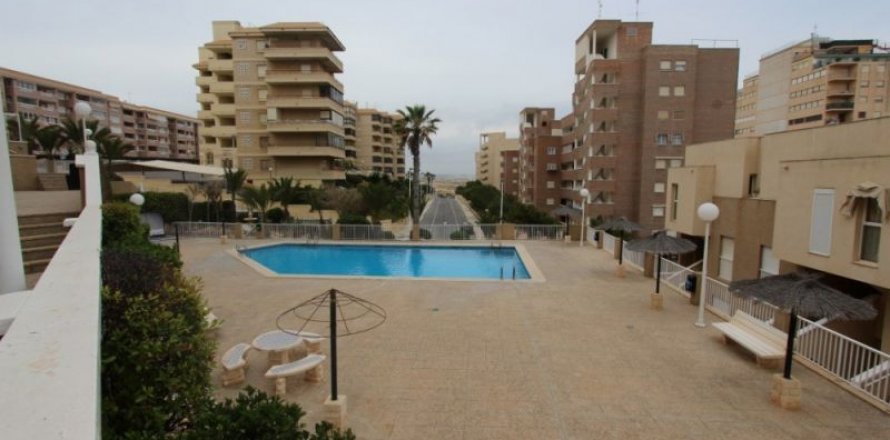 Casa adosada en Los Arenales Del Sol, Alicante, España 3 dormitorios, 84 m2 No. 46102