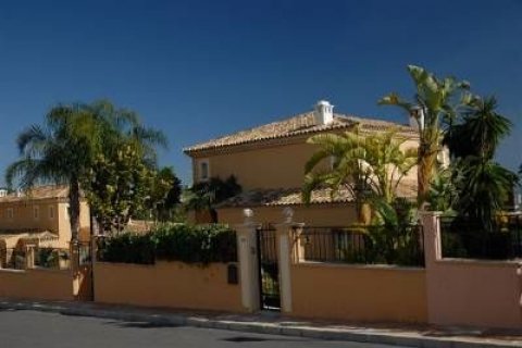 Villa en venta en Finestrat, Alicante, España 3 dormitorios, 345 m2 No. 43617 - foto 2