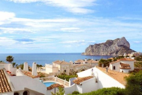 Villa en venta en Calpe, Alicante, España 6 dormitorios, 220 m2 No. 42420 - foto 1