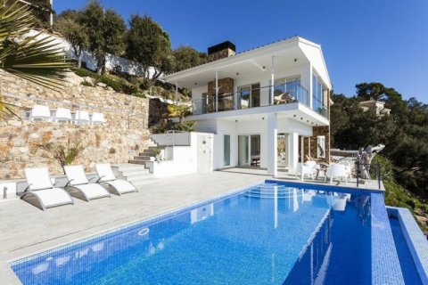 Villa en venta en Lloret de Mar, Gerona, España 240 m2 No. 45718 - foto 2