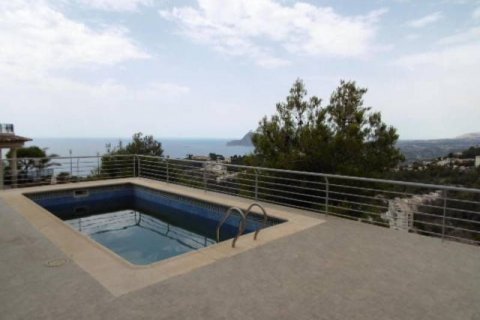 Villa en venta en Altea, Alicante, España 4 dormitorios, 220 m2 No. 45338 - foto 1