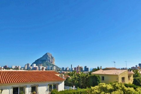 Villa en venta en Calpe, Alicante, España 5 dormitorios, 200 m2 No. 45015 - foto 2