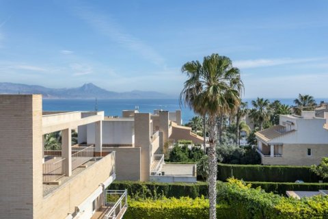 Villa en venta en Alicante, España 5 dormitorios, 485 m2 No. 41912 - foto 2