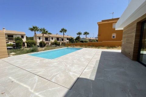 Villa en venta en Calpe, Alicante, España 4 dormitorios, 325 m2 No. 41467 - foto 2