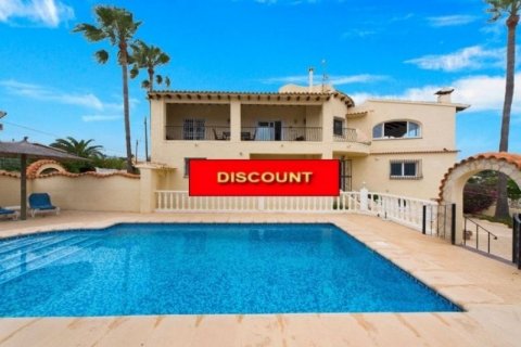 Villa en venta en Calpe, Alicante, España 5 dormitorios, 401 m2 No. 45508 - foto 1