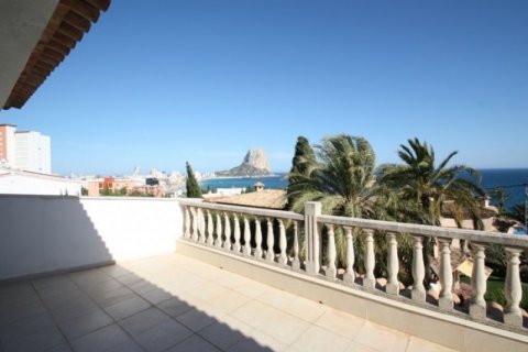 Villa en venta en Calpe, Alicante, España 4 dormitorios, 500 m2 No. 45604 - foto 2